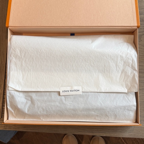 Louis Vuitton Logomania shine scarf M47533 black and silver NWT - Picture 7 of 8